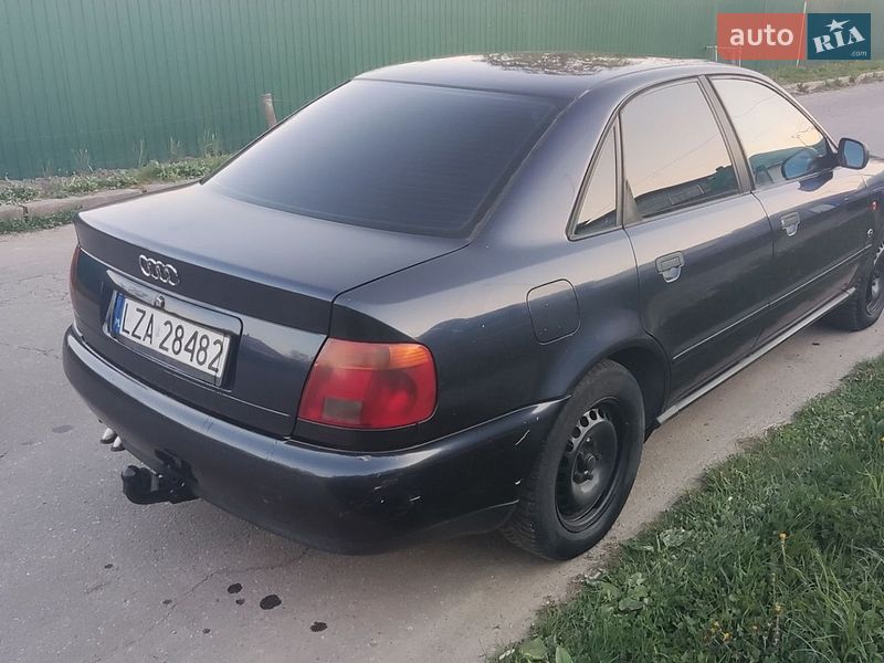 Седан Audi A4 1996 в Новой Басане