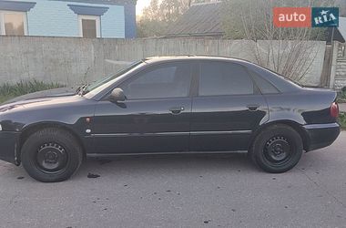 Седан Audi A4 1996 в Новой Басане
