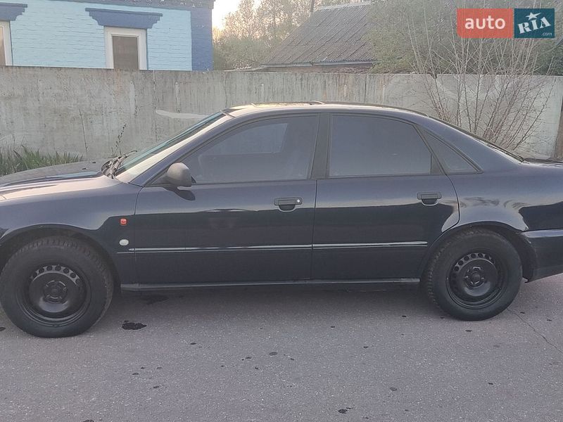 Седан Audi A4 1996 в Новой Басане