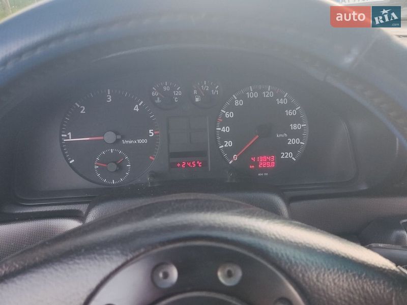 Седан Audi A4 1996 в Новой Басане