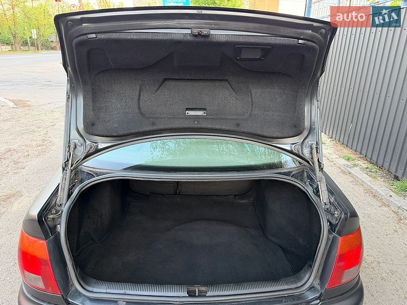 Седан Audi A4 1995 в Чернигове