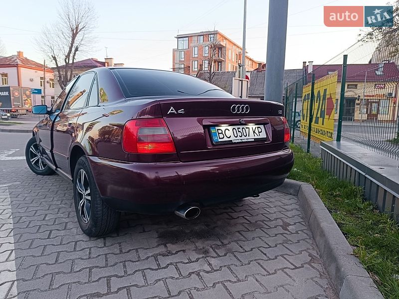 Седан Audi A4 1998 в Львове