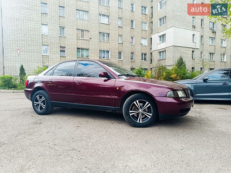 Седан Audi A4 1998 в Львове