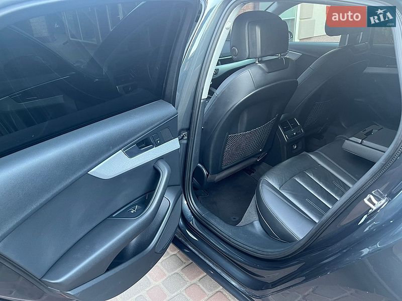 Седан Audi A4 2017 в Киеве