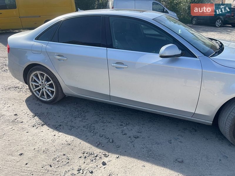 Седан Audi A4 2013 в Львові