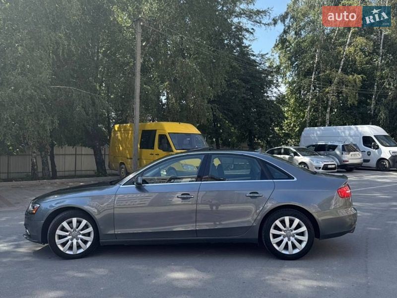 Седан Audi A4 2012 в Львове