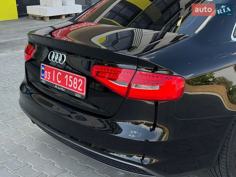 Седан Audi A4 2015 в Луцке