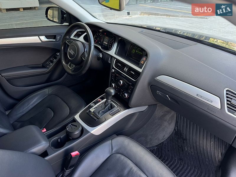 Седан Audi A4 2015 в Луцке