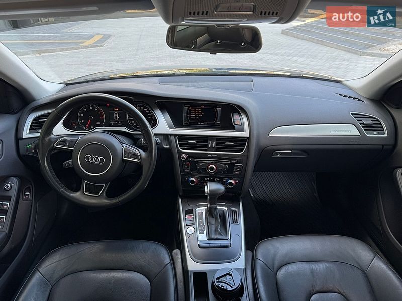 Седан Audi A4 2015 в Луцке