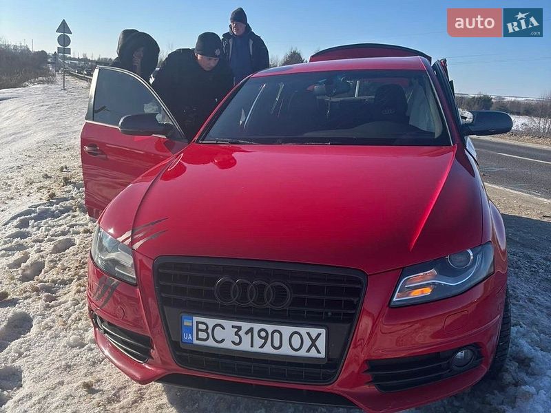 Седан Audi A4 2011 в Новояворовске