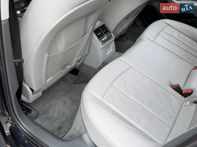 Седан Audi A4 2018 в Дубні