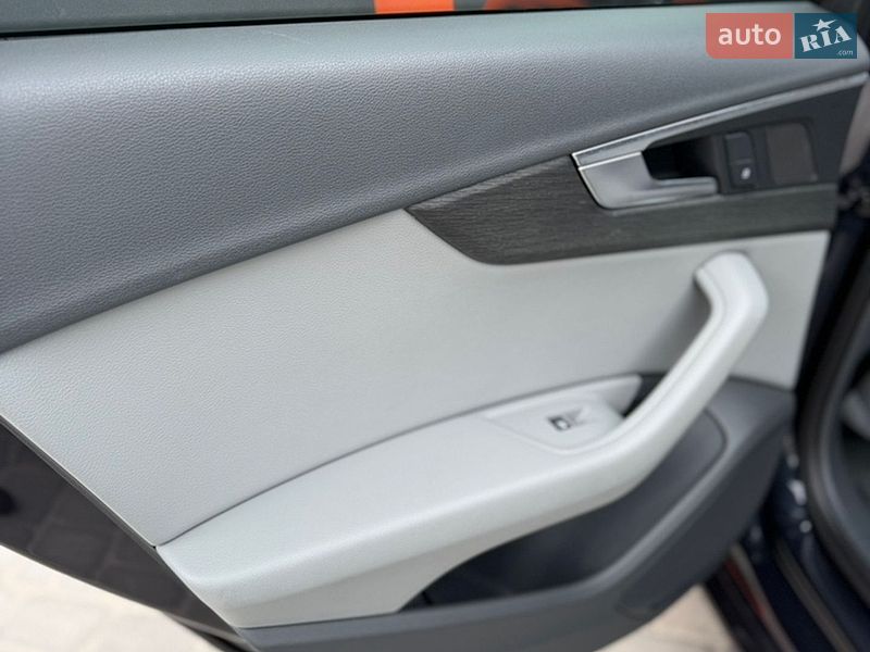 Седан Audi A4 2018 в Дубні