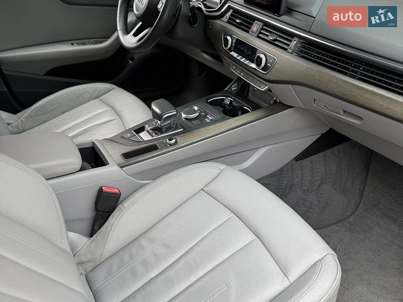 Седан Audi A4 2018 в Дубні