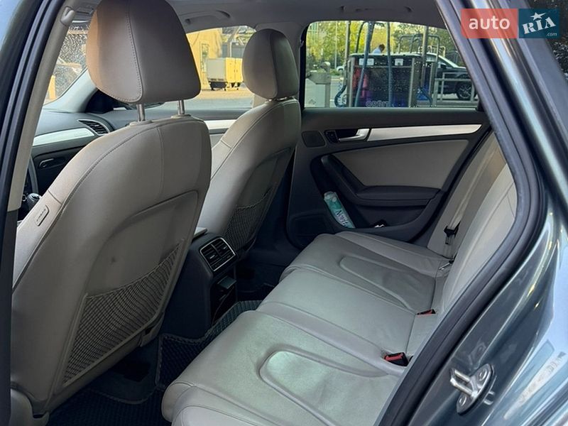 Седан Audi A4 2012 в Дніпрі