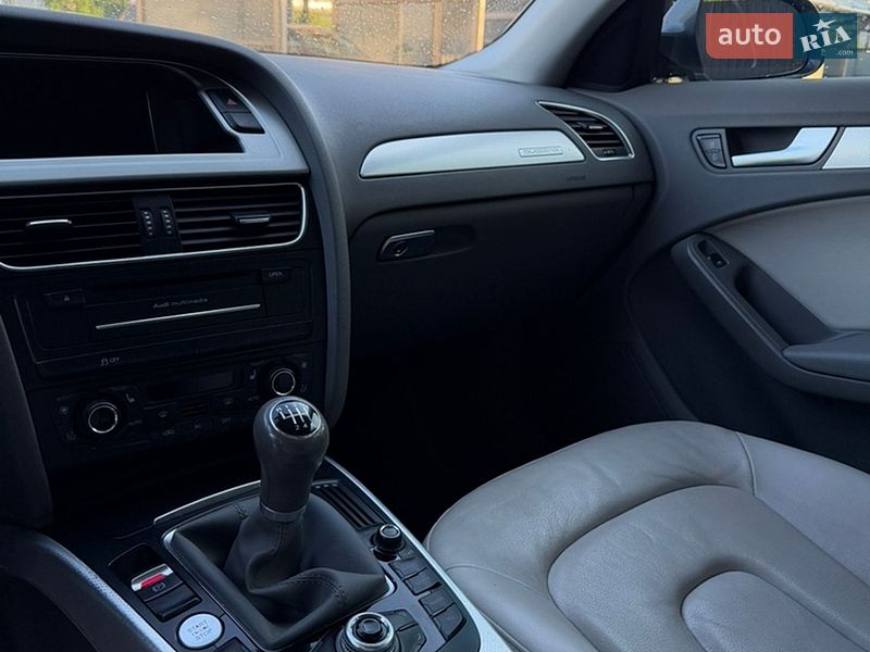 Седан Audi A4 2012 в Дніпрі