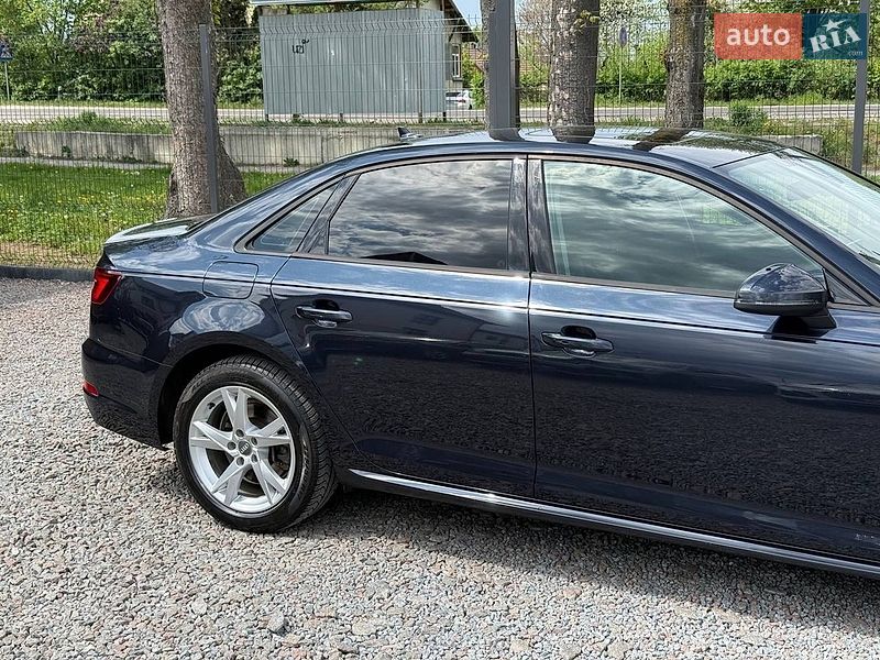 Седан Audi A4 2018 в Стрые