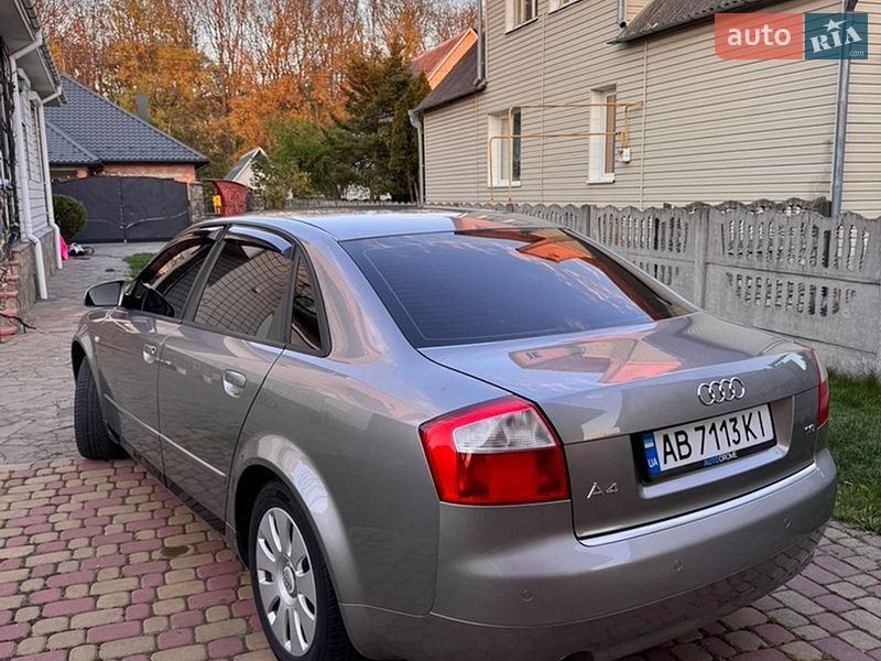 Седан Audi A4 2004 в Калиновке