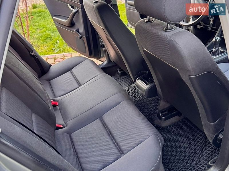 Седан Audi A4 2004 в Калиновке