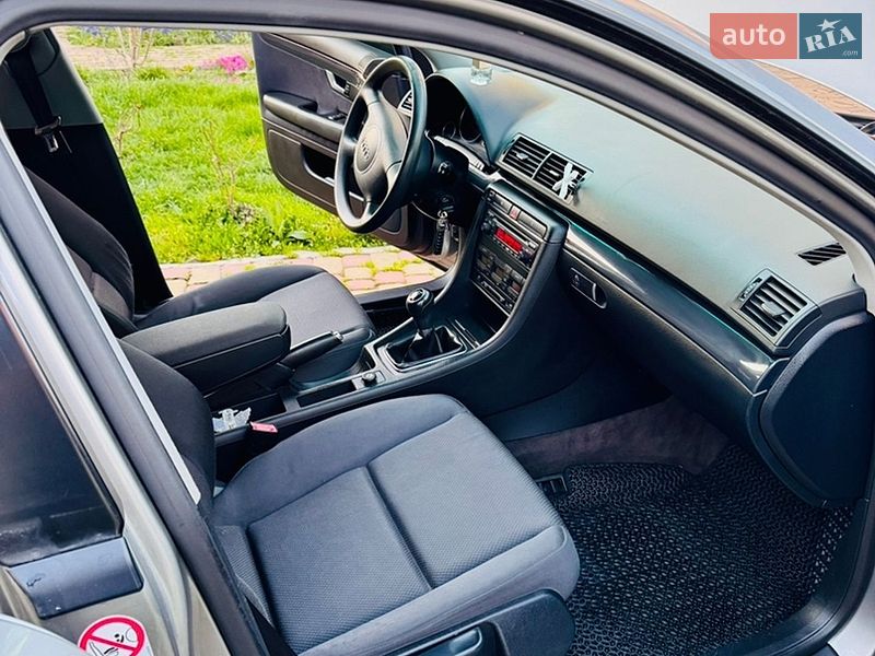 Седан Audi A4 2004 в Калиновке