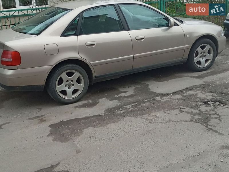 Седан Audi A4 2000 в Тернополі