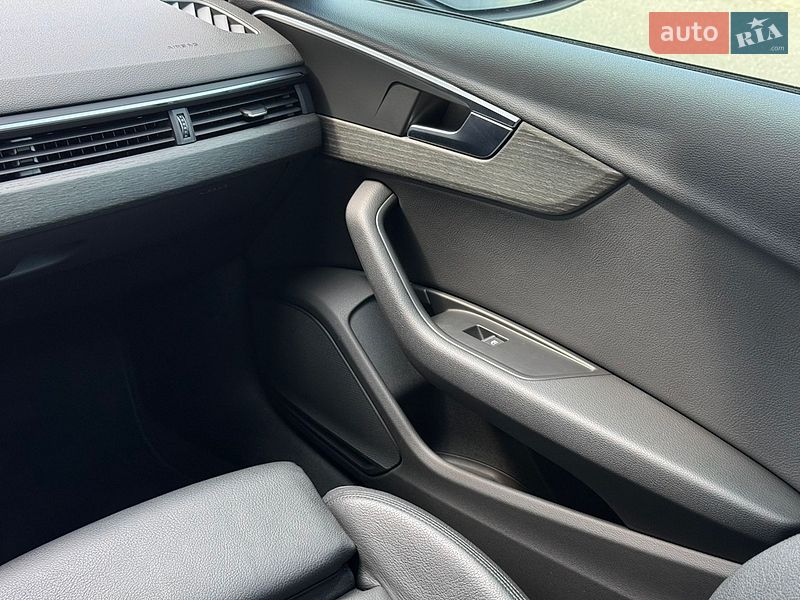 Седан Audi A4 2018 в Києві