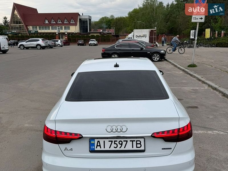 Седан Audi A4 2022 в Киеве