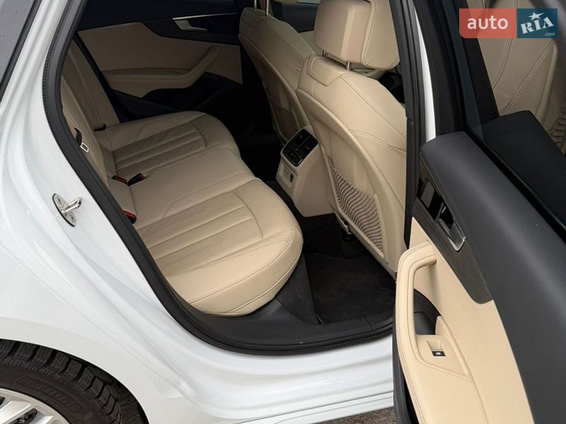 Седан Audi A4 2022 в Киеве
