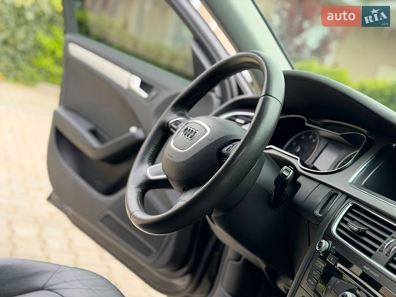 Седан Audi A4 2012 в Одессе