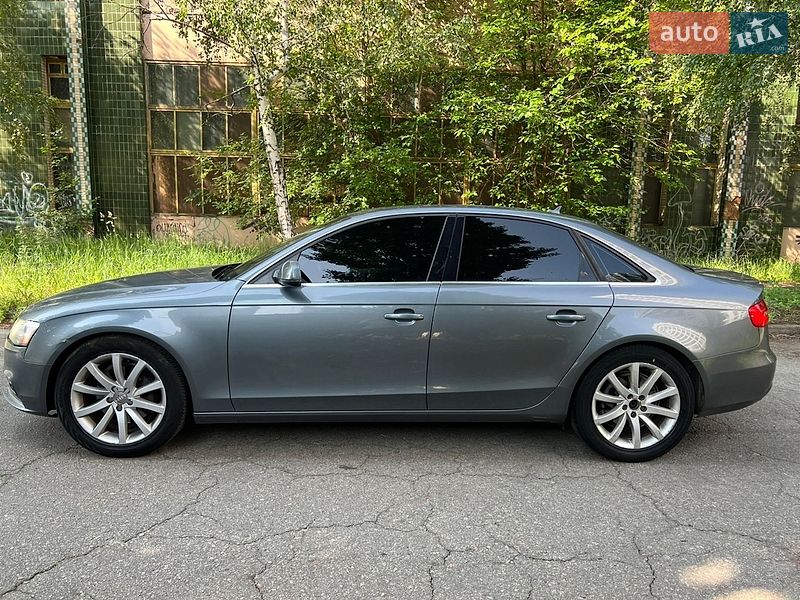 Седан Audi A4 2012 в Києві