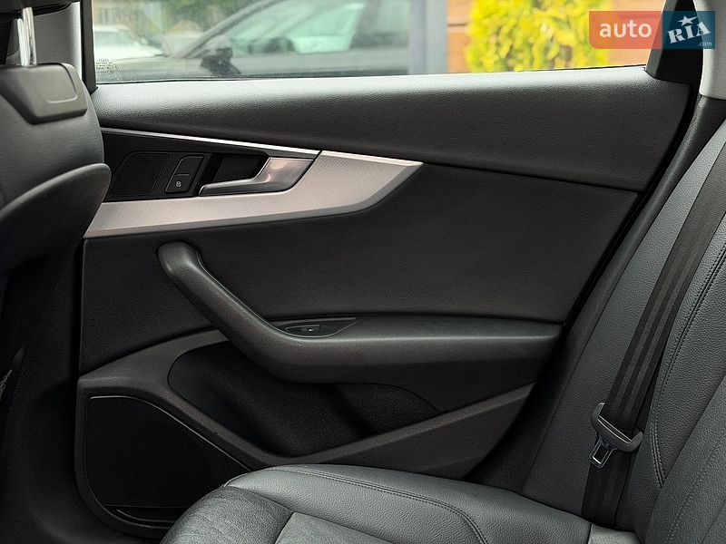 Седан Audi A4 2015 в Шептицькому