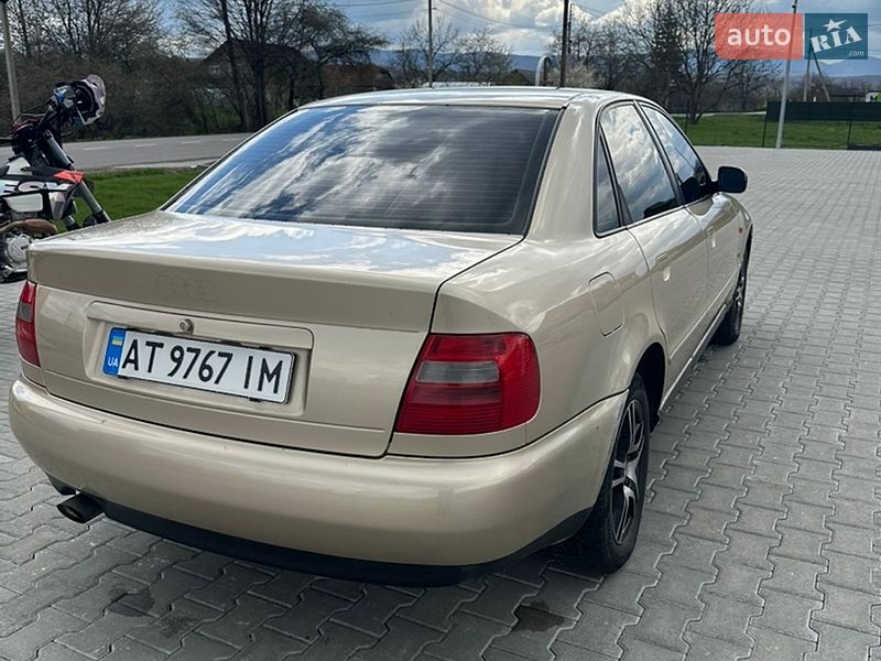 Седан Audi A4 1996 в Коломые