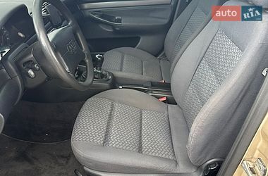 Седан Audi A4 1996 в Коломые