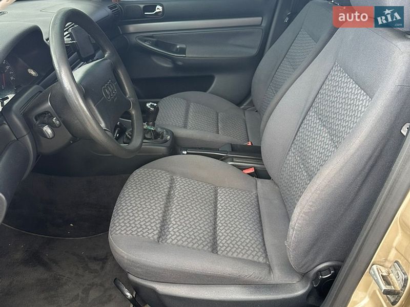 Седан Audi A4 1996 в Коломые