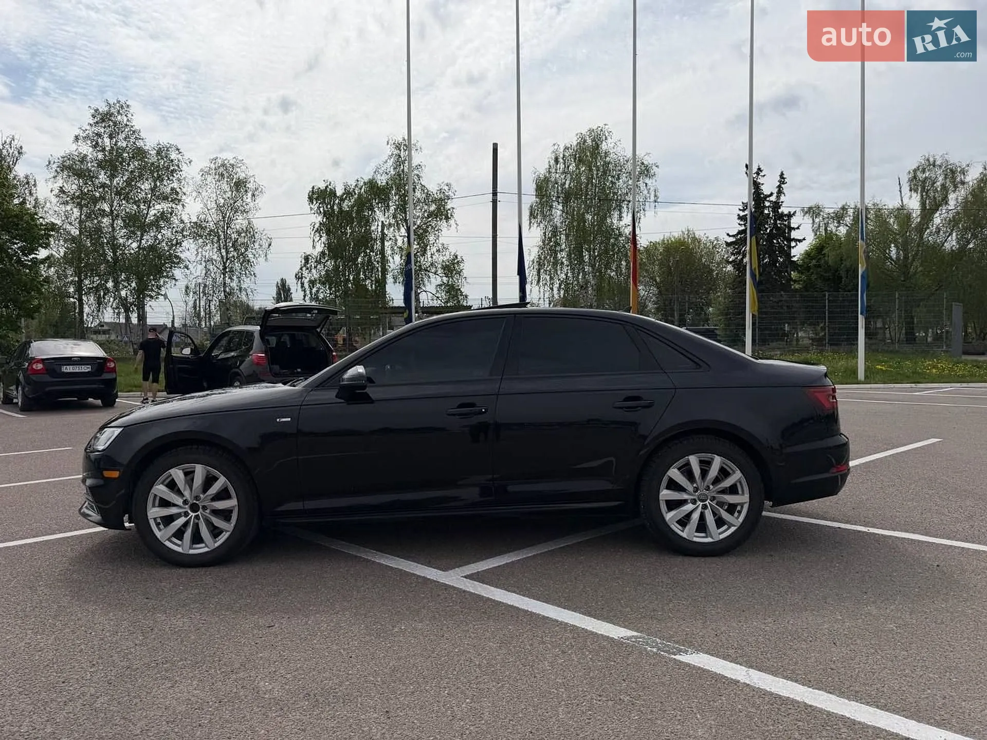 Audi A4 2017 VIN WAUKMAF44JA108417 фото оголошення 3 з 5