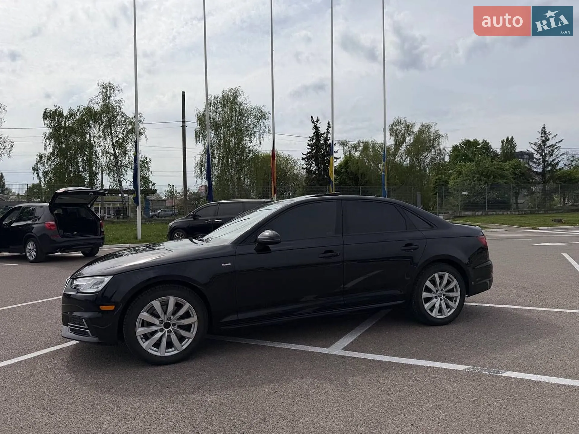 Audi A4 2017 VIN WAUKMAF44JA108417 фото оголошення 4 з 5