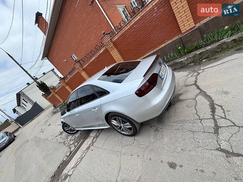 Седан Audi A4 2011 в Виннице
