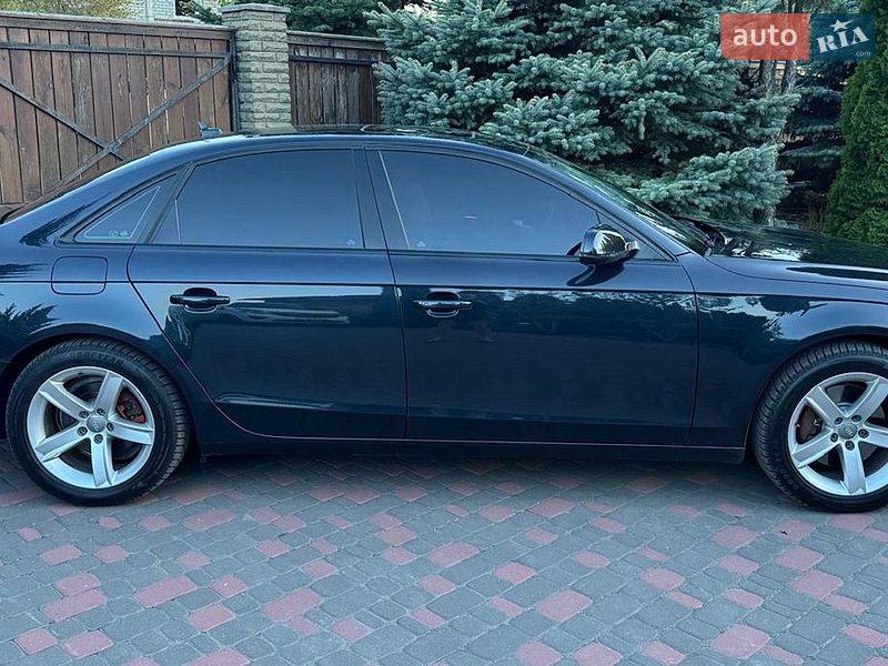 Седан Audi A4 2012 в Харькове
