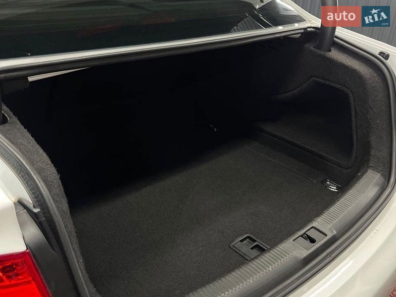 Седан Audi A4 2010 в Нежине