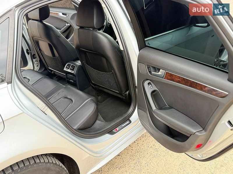 Седан Audi A4 2013 в Львове