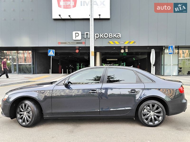 Седан Audi A4 2013 в Киеве