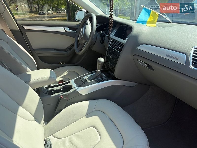 Седан Audi A4 2011 в Сумах