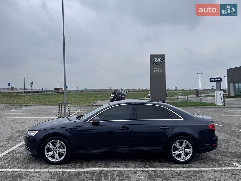 Седан Audi A4 2018 в Львове