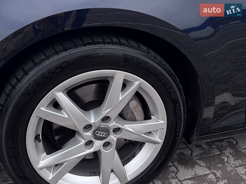 Седан Audi A4 2018 в Львове