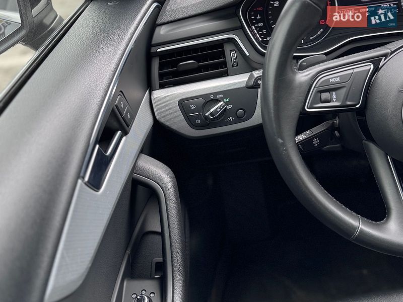 Седан Audi A4 2018 в Львове