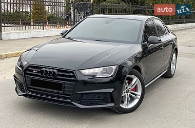 Седан Audi A4 2018 в Львове