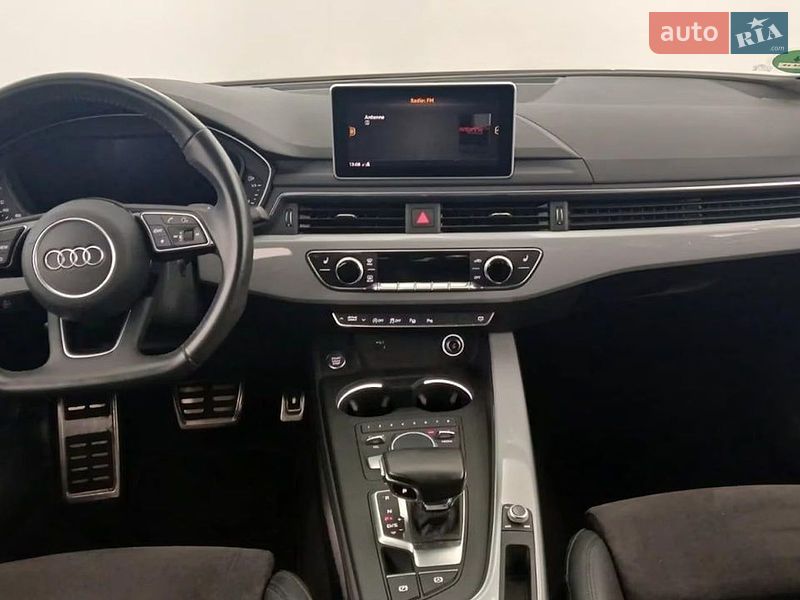 Седан Audi A4 2019 в Львові