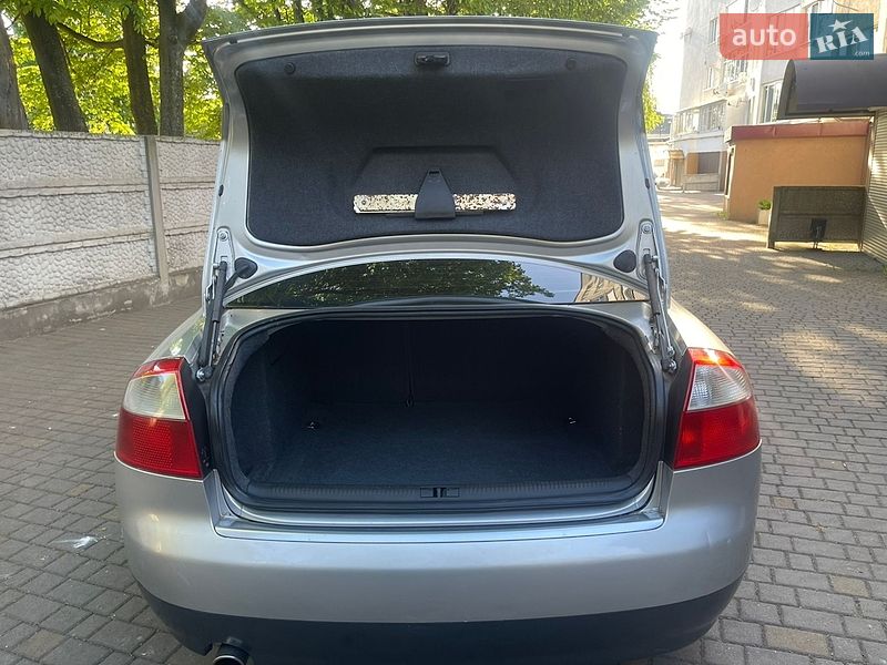 Седан Audi A4 2000 в Рівному