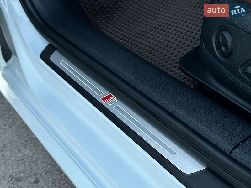 Седан Audi A4 2018 в Ровно