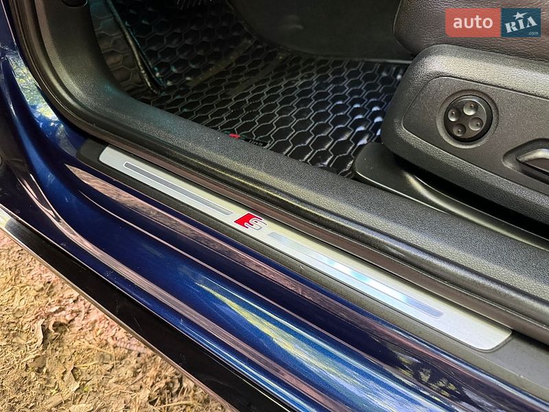 Седан Audi A4 2017 в Хмельницком