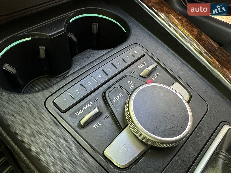 Седан Audi A4 2017 в Хмельницком